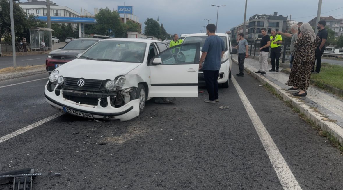 Düzce’de Zincirleme Trafik Kazası: 1 Kişi Yaralandı