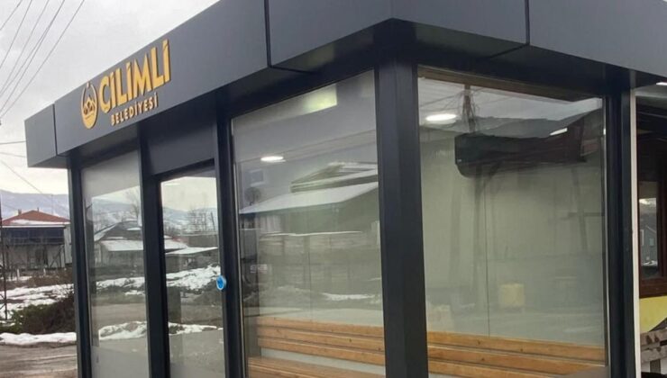 Çilimli’de İlk Akıllı Durak Hizmete Girdi