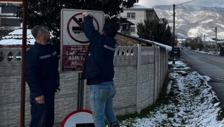 Çilimli’de Trafik Tabelaları Yenileniyor