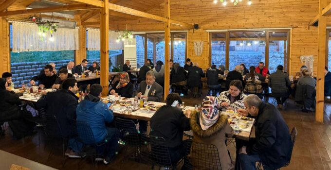 Çilimli Kaymakamı ve Belediye Başkanı Şehit Aileleri ile Gazilerle İftarda Buluştu