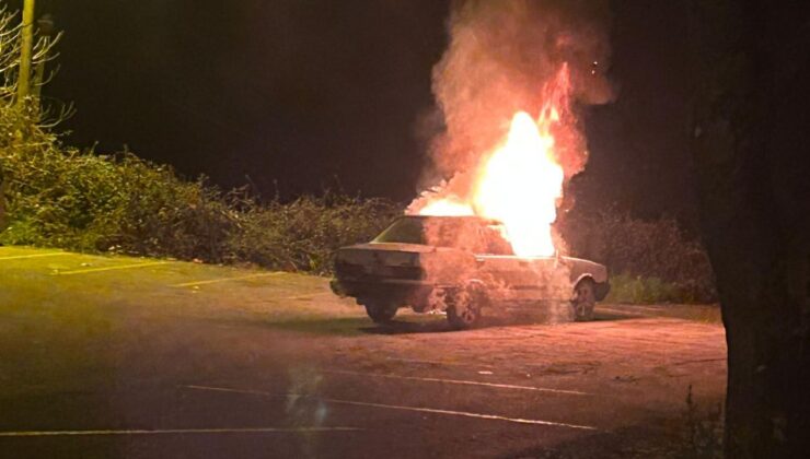 Akçakoca’da Park Halindeki Araç Alev Alev Yandı