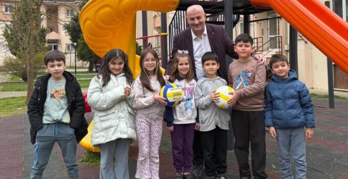 Başkan Yılmaz Yıldız, Yeşiltepe Mahallesi’nde Çocuklarla Buluştu
