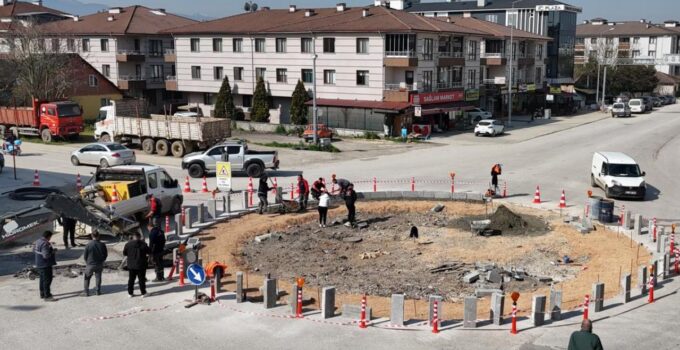 Düzce’de Emniyet Kavşağı Yenileniyor: 16 Metrelik Dönel Kavşak Yapılıyor