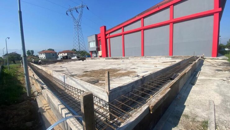 Çilimli’de Açık Spor Sahası Yapımına Başlandı