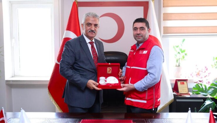 Vali Makas’tan Türk Kızılay Düzce Şubesi’ne İadeiziyaret